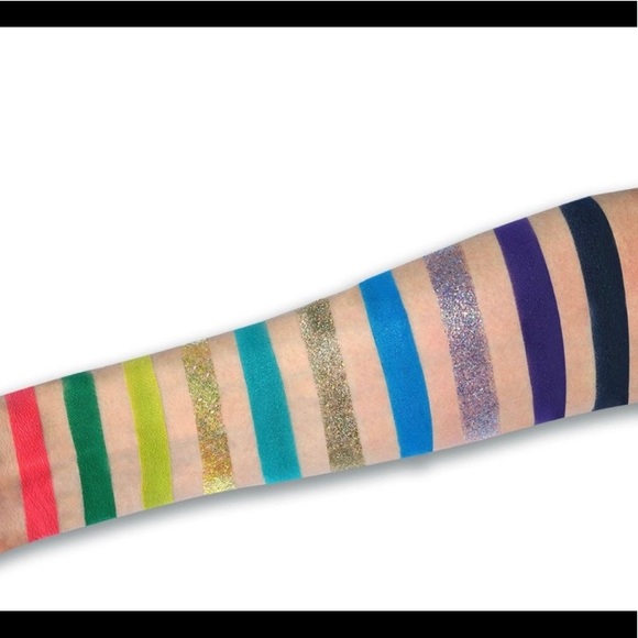 KARA BEAUTY “Beach Daze” Eyeshadow palette - Picture 7 of 7